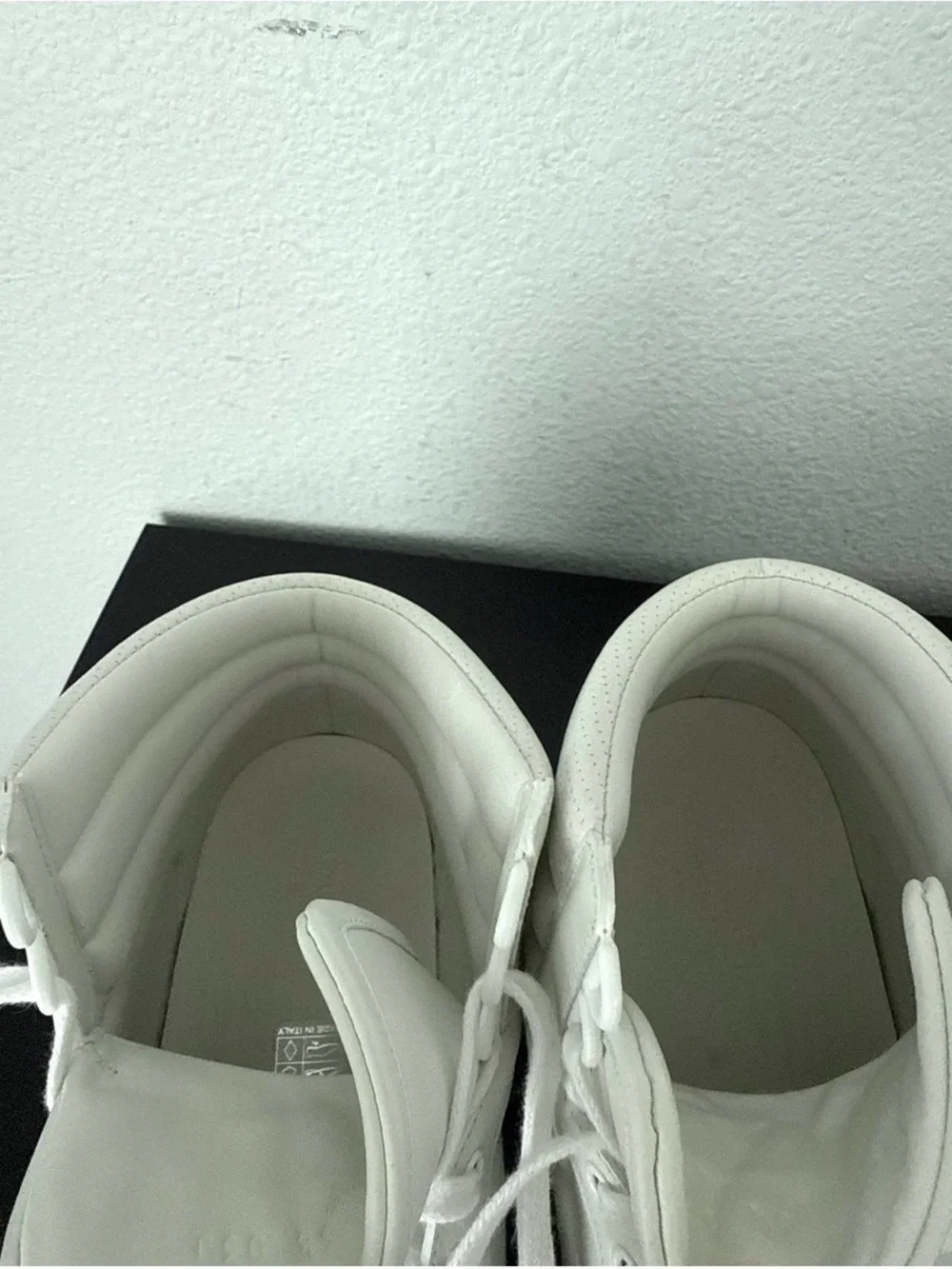 EUC Gucci Ace Interlocking G Logo White Leather High Top Sneakers